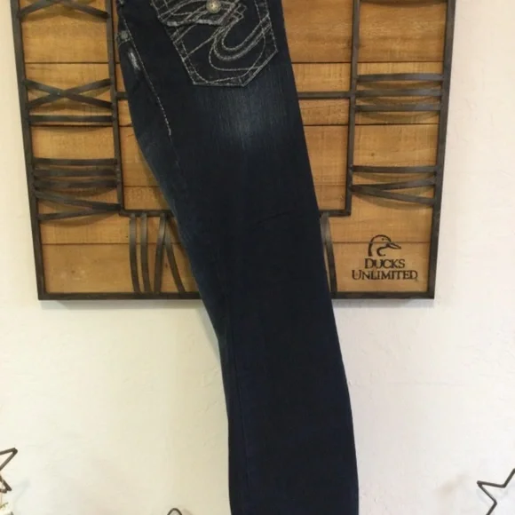 Silver Jeans - Picture 2 of 6